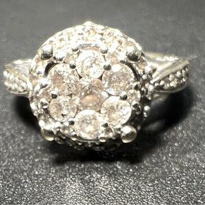 Vintage 1 CTW 10K White Gold Diamond Halo Cluster Round Engagement Ring Size 5.5